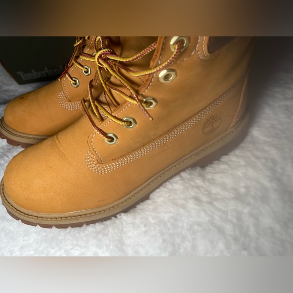 ***Used*** Boys Size 6 Timberland Boots - Picture 7 of 14